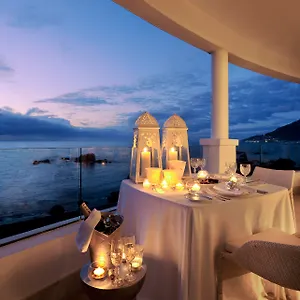 12 Apostles Y Hotel